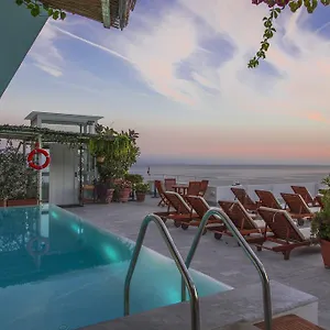 Marina Riviera מלון